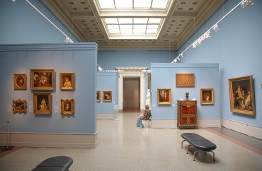 bigstock-in-museum-12968996.jpg