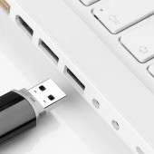 bigstock-Usb-flash-memory-and-laptop-25075283.jpg