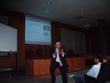 MOTIVE A SU PERSONAL, CAMBIE ACTITUDES.