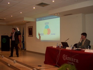 MOTIVE A SU PERSONAL, CAMBIE ACTITUDES.