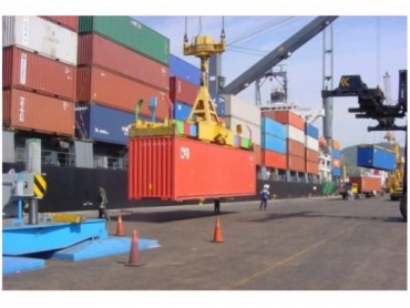 CONTENEDORES DE ORIGINAL DE RECOGIDAS: ROPA, CALZADOS.