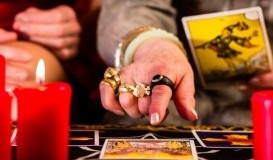 bigstock-Fortuneteller-laying-Tarot-car-114280616.jpg